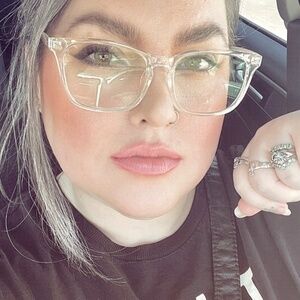 Meet your Posher, Whitney